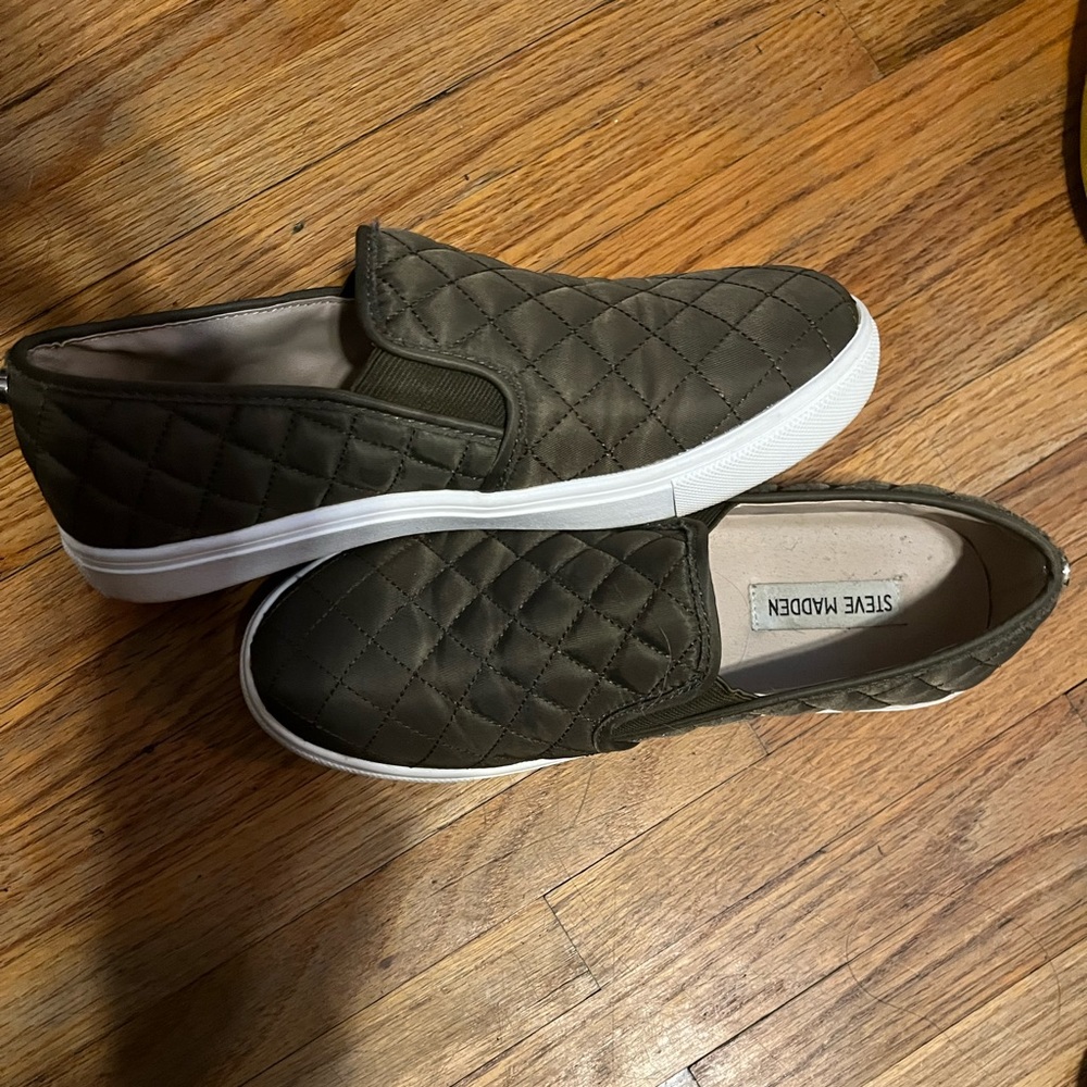 Steve Madden they are an olive color nice flat